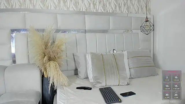 alaya noir  online show from December 4, 2025, 12:26 pm