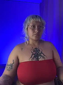 pinkbaddie777 online show from January 13, 2026, 5:33 am