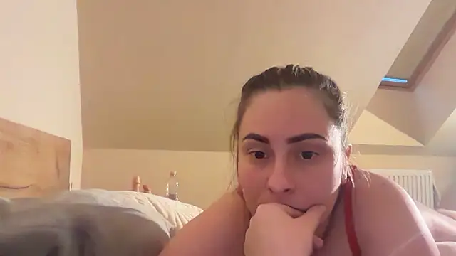 Snapshot of EngelHelene chatting on May 1, 2026, 6:13 pm EngelHelene online show from May 1, 2026, 6:13 pm