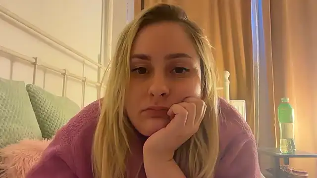 Snapshot of EngelHelene chatting on May 9, 2026, 6:11 pm EngelHelene online show from May 9, 2026, 6:11 pm