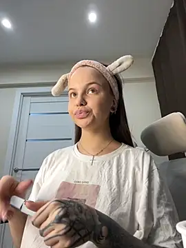 KissMeSashaPlz online show from October 31, 2025, 1:13 am