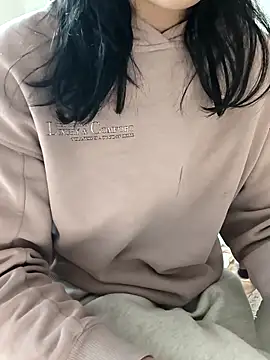 carlina28 online show from December 3, 2025, 9:09 am