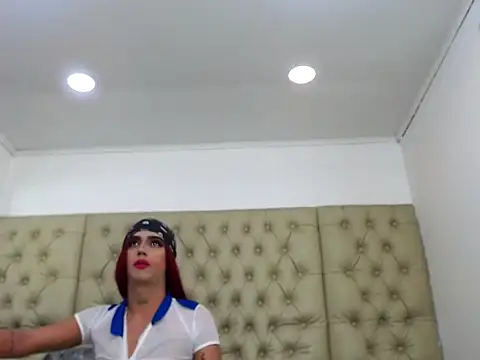 Snapshot of CamilaBunk chatting on October 27, 2025, 11:27 pm CamilaBunk online show from October 27, 2025, 11:27 pm