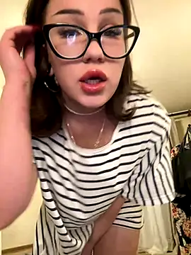 Snapshot of SashaNami chatting on October 29, 2025, 11:42 am SashaNami online show from October 29, 2025, 11:42 am