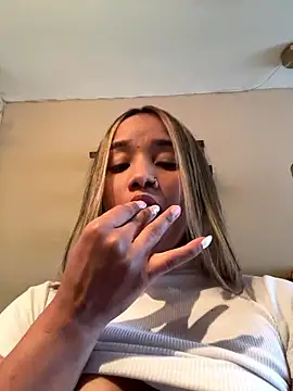 Snapshot of AriVelvet chatting on January 11, 2026, 10:05 pm AriVelvet online show from January 11, 2026, 10:05 pm