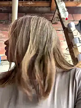 Snapshot of AriVelvet chatting on January 14, 2026, 8:01 pm AriVelvet online show from January 14, 2026, 8:01 pm