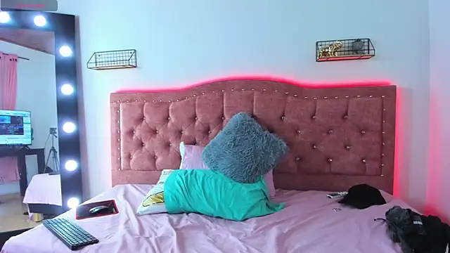 Snapshot of nati_pluss_ chatting on October 31, 2025, 5:37 am nati pluss  online show from October 31, 2025, 5:37 am