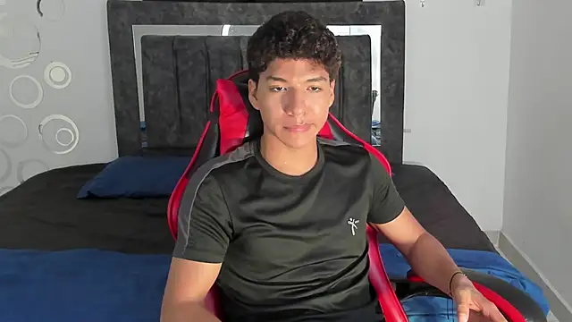 Snapshot of Maximiliano_Khalil chatting on January 18, 2026, 7:39 pm Maximiliano Khalil online show from January 18, 2026, 7:39 pm