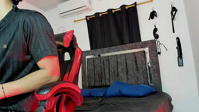 Snapshot of Maximiliano_Khalil chatting on November 29, 2025, 7:58 pm Maximiliano Khalil online show from November 29, 2025, 7:58 pm