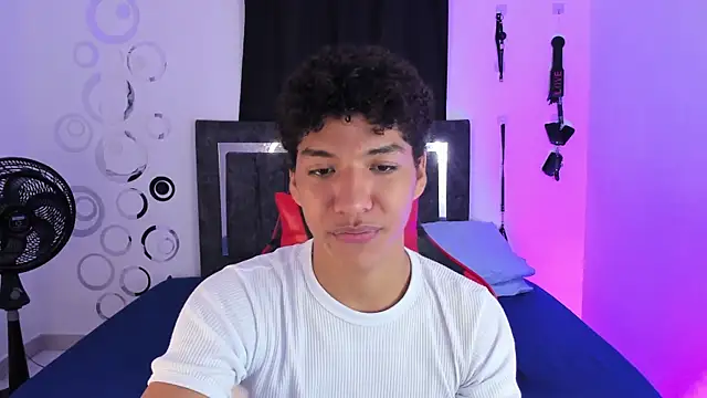 Snapshot of Maximiliano_Khalil chatting on November 19, 2025, 7:47 pm Maximiliano Khalil online show from November 19, 2025, 7:47 pm