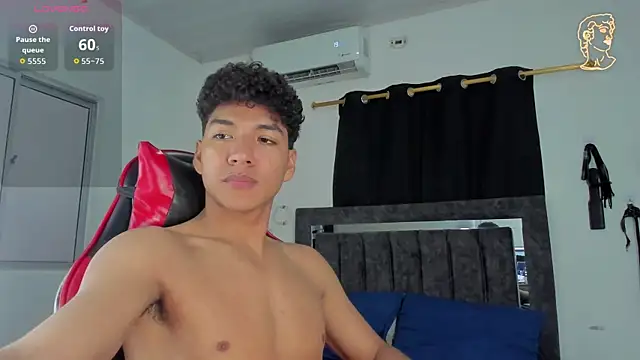 Snapshot of Maximiliano_Khalil chatting on February 9, 2026, 7:23 pm Maximiliano Khalil online show from February 9, 2026, 7:23 pm