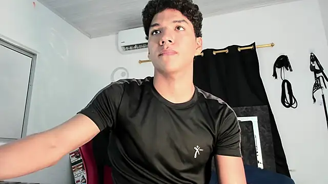 Snapshot of Maximiliano_Khalil chatting on January 11, 2026, 7:10 pm Maximiliano Khalil online show from January 11, 2026, 7:10 pm