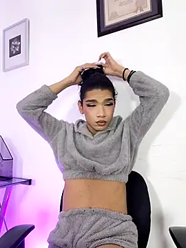 FernandaFox  online show from May 14, 2026, 3:47 am