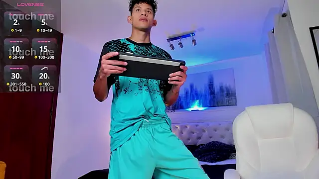 KamiSuarez online show from February 24, 2026, 6:31 pm