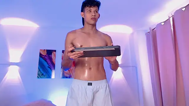 KamiSuarez online show from April 3, 2026, 7:20 pm