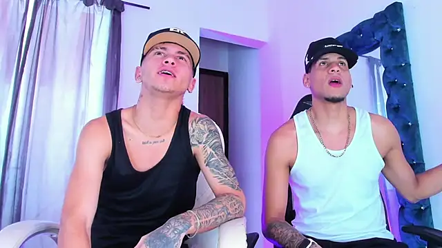 Yourtemptation555 online show from November 1, 2025, 4:56 pm