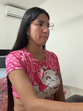 Snapshot of scarlethsb33 chatting on February 13, 2026, 2:17 pm scarlethsb33 online show from February 13, 2026, 2:17 pm