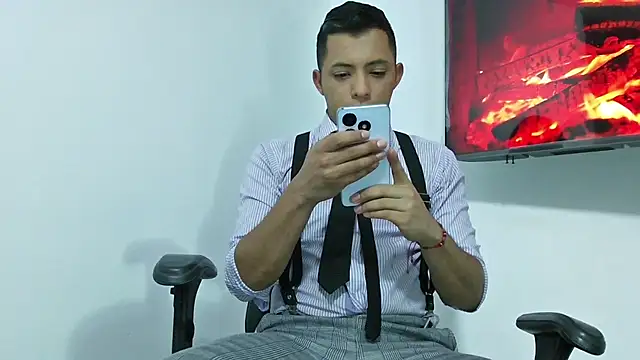 Mike Fetiche online show from November 17, 2025, 3:21 am