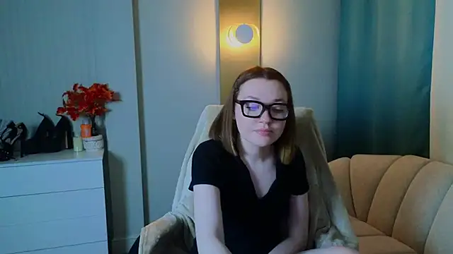 R I N A online show from November 3, 2025, 1:11 am