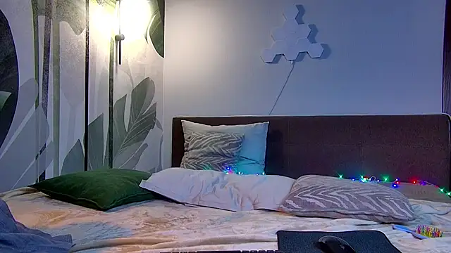 R I N A online show from November 26, 2025, 1:16 am