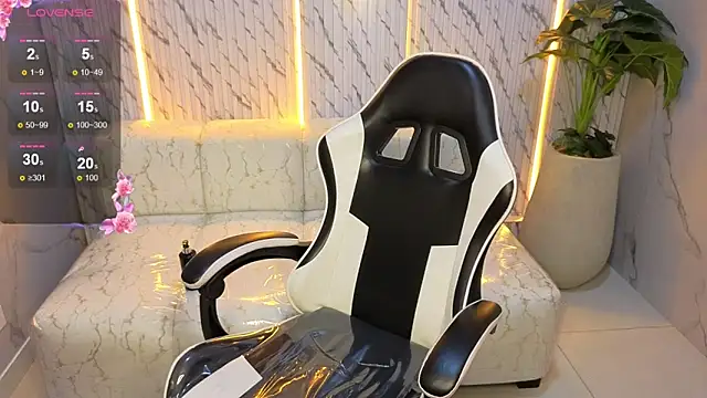 Nikka Tx online show from November 21, 2025, 3:11 pm