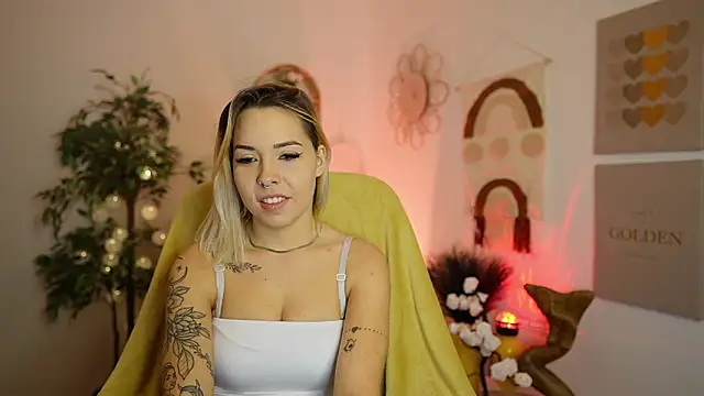 Anabel Moon online show from November 7, 2025, 2:32 pm