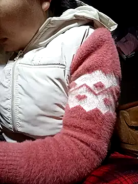 yoyo-mi online show from December 17, 2025, 1:21 am