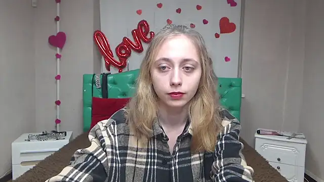 TracyLll online show from February 8, 2026, 6:11 am