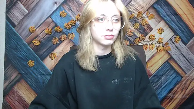 TracyLll online show from November 27, 2025, 1:00 pm