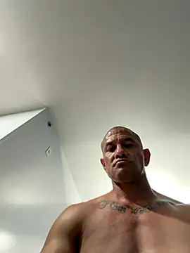 Snapshot of HighonTee chatting on October 28, 2025, 7:02 pm HighonTee online show from October 28, 2025, 7:02 pm