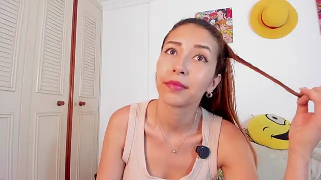 julialex  online show from December 3, 2025, 8:52 pm