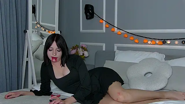 Snapshot of JessicaWillson chatting on October 31, 2025, 10:45 am JessicaWillson online show from October 31, 2025, 10:45 am