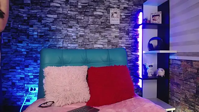 SharlottEssence online show from November 5, 2025, 10:07 am