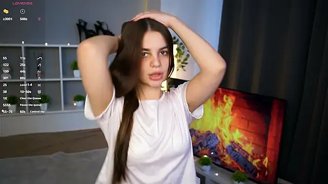 LauraHansil online show from November 4, 2025, 7:45 am