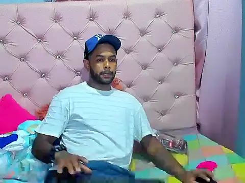 Snapshot of LeoAndNataly chatting on November 5, 2025, 3:20 am LeoAndNataly online show from November 5, 2025, 3:20 am