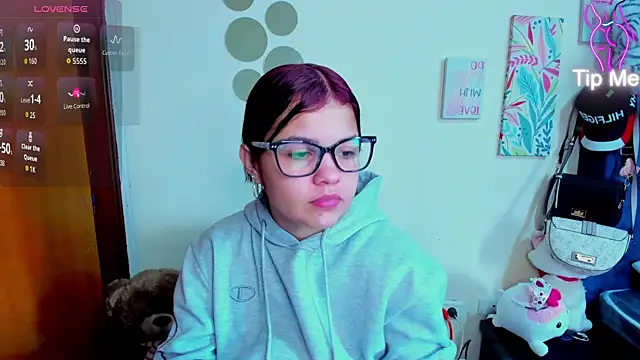 Emma boo online show from December 15, 2025, 7:31 pm