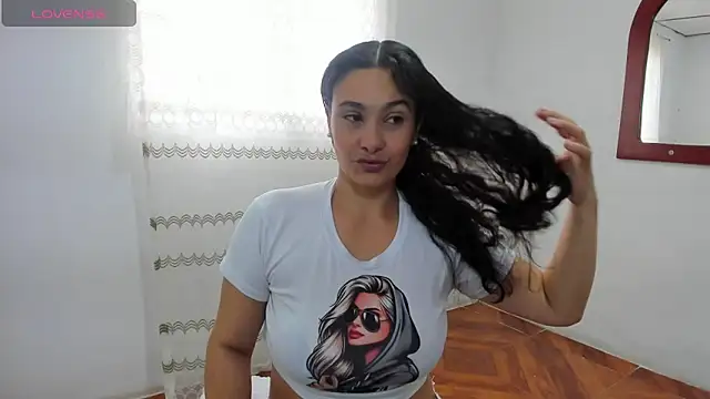 Isa-Giraldo online show from March 8, 2026, 1:47 pm