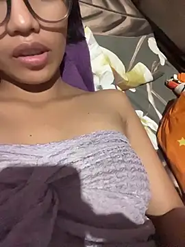 hottiebabe23 online show from November 3, 2025, 12:38 am