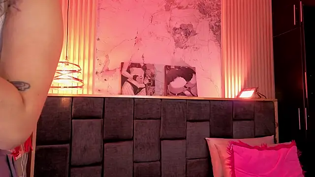 Im-Lola online show from February 23, 2026, 9:04 pm