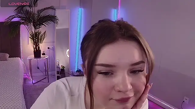 Snapshot of Alice_Bloome chatting on October 29, 2025, 9:19 am Alice Bloome online show from October 29, 2025, 9:19 am