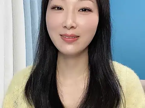 Snapshot of ella55-- chatting on November 7, 2025, 3:22 am ella55-- online show from November 7, 2025, 3:22 am