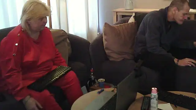 Sylviastar46 online show from December 1, 2025, 8:04 am