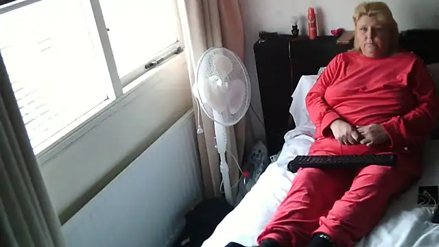 Sylviastar46 online show from December 22, 2025, 11:54 am