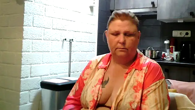 Sylviastar46 online show from May 8, 2026, 2:10 pm