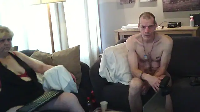 Sylviastar46 online show from December 4, 2025, 8:57 am