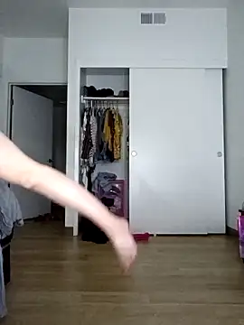 Snapshot of Karebearz1 chatting on November 1, 2025, 4:52 am Karebearz1 online show from November 1, 2025, 4:52 am