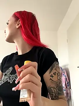 Snapshot of kimkatyrides chatting on November 4, 2025, 8:40 am kimkatyrides online show from November 4, 2025, 8:40 am