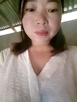 julybe online show from April 9, 2026, 11:55 pm