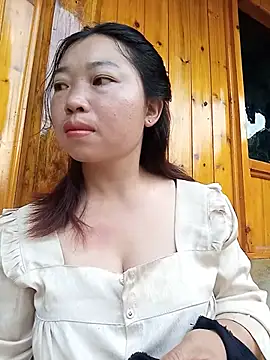 Snapshot of julybe chatting on July 21, 2026, 10:27 am julybe online show from July 21, 2026, 10:27 am