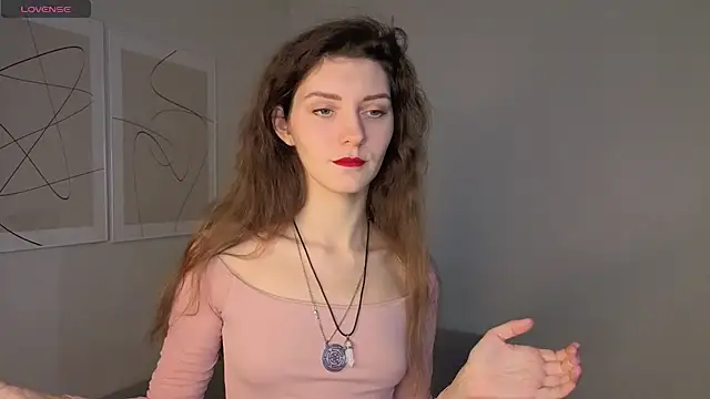 Snapshot of LauraYoungg chatting on February 20, 2026, 9:17 pm LauraYoungg online show from February 20, 2026, 9:17 pm